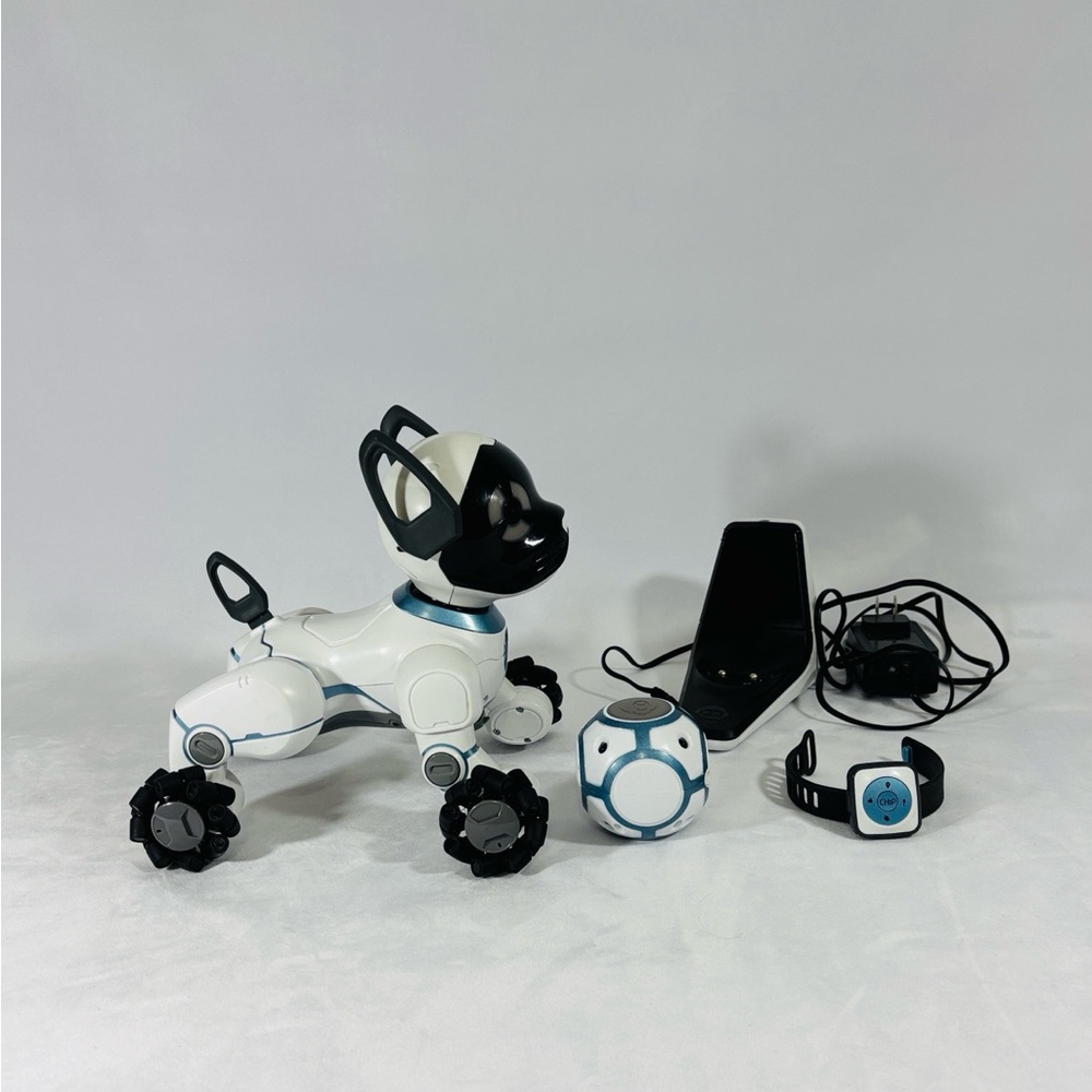 Wowee Chip Robot Dog With Smart Band Watch **SEE DESCRIPTION Needs Gears in Dog